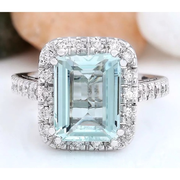 Jewelry - NWOT Aquamarine fashion ring size 7